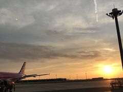 夕方、関空に到着。
夕陽がとてもキレイでした。