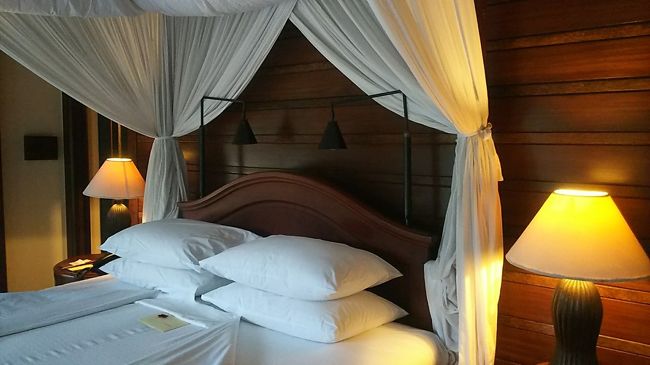 ベッドの上にお手紙が