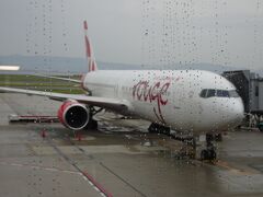 9月27日（水）

小雨の関空
初めての太平洋横断でちょっとナーバスになってます。

乗り継ぎも心配・・・。
エアカナダのサイトに表記してあった国内乗り継ぎのところをプリントしてきました。大丈夫かなぁ。

フライト時間が長いので関空でシャワーしてから乗りました。
いざ！出発！！！