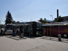 サラエヴォ1日目(全行程8日目)．
バスはほぼ定刻，11:35頃にサラエヴォに到着．
サラエヴォにはバスターミナルが2つあり，モスタルやクロアチア，西欧各都市との便はサラエヴォ市内中心部から2kmほど離れた中央駅横のこちらのバスターミナルに発着します．