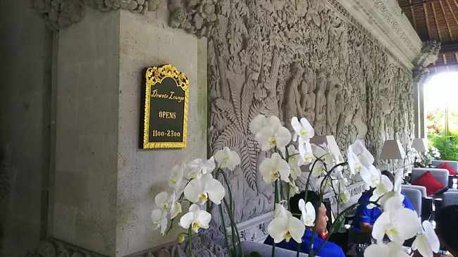 （5日目その1からのつづきです）<br /><br />到着しました～♪<br />ピタマハのドライバーさんが礼儀正しくてさすがだった。車に乗るとすぐに「ご予約いただきましてありがとうございます」から始まり、いろいろなお話・・・するまでもなくすぐに到着したけど(笑)　本当に近いもんね。<br /><br />「お帰りの際はここ（レセプション）にお声かけください。ごゆっくりどうぞ」と。さすが王族経営のホテルですね！