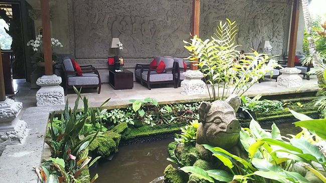 ランチの後は広大なホテル内を散策