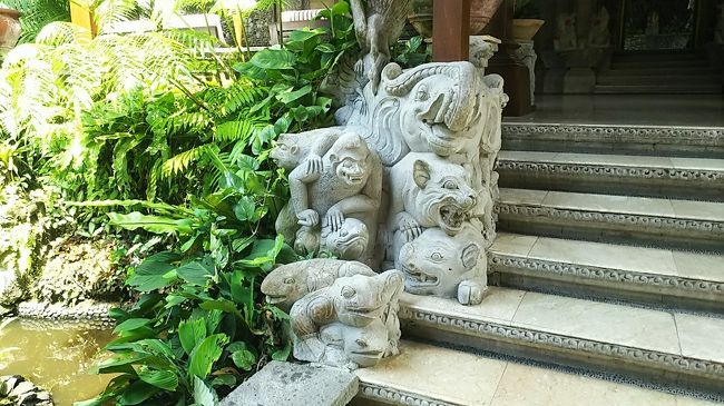 よく見るとこわい笑