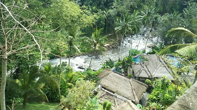 下りたらアユンリバーが近くに