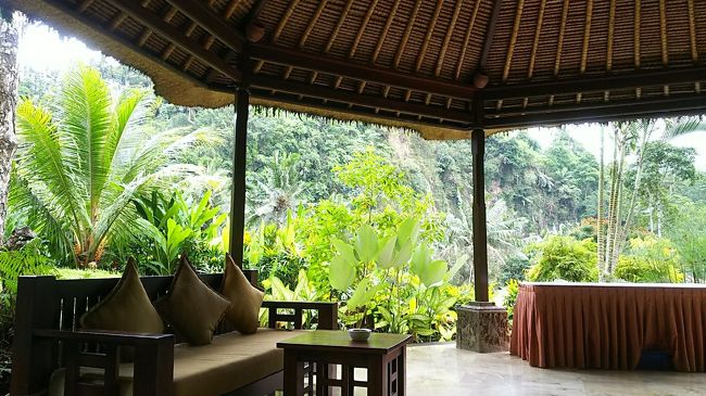 ところどころこんな休憩エリアがあります