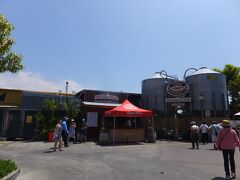 コナブリューイングカンパニーにやって来ました！
コナにあるビール工場だ☆

暑そうでしょ！

かなり暑かった。。

ビールがうまいぞ！