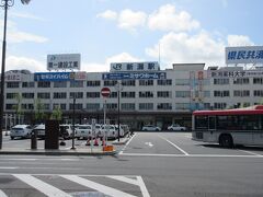 　ホテルをチェックアウト後、久しぶりに新潟市内をぶらつきます。
　まずは、新潟の玄関の新潟駅です。北口(万代口)の顔は50年前とほとんど変わっていません。ただ南口は、昔は駅の出口はなく商店もほとんどなかったのですが、今では北口より栄えています。