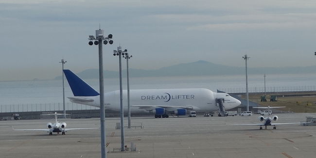 イカレた飛行機】激レアな「ドリームリフター」の撮影方法！絶対