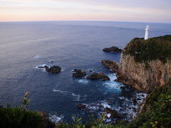 前日は逆光だった灯台も、今朝はくっきり。
岬は、やはり好きだな。