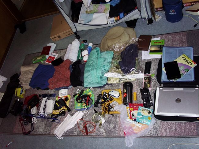 出発前の荷物のチェックです。<br />いつもの物を持っていきます。