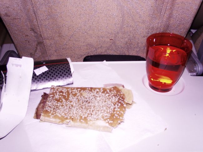 ２食目は軽食です。<br />朝食でしょうか。