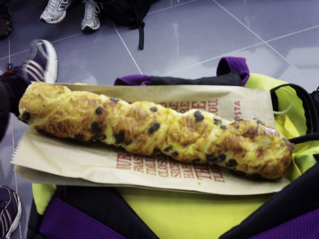 小腹が空いたのでパンを買ってみました。<br />米ドルで購入しました。