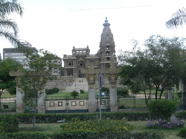 とりあえず考古博物館に行きます。<br />途中の街並みです。