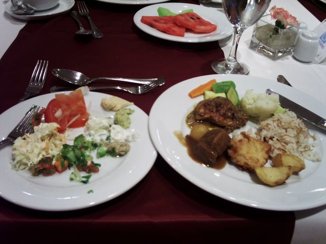 夕食もいろいろ種類があって、大満足です。