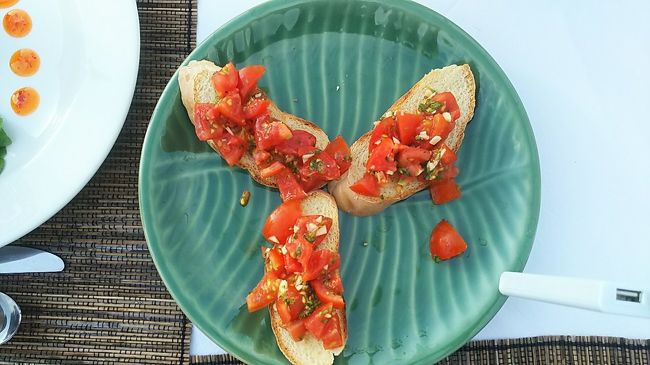 ブルスケッタ<br />ガーリックが効いてます。夜は飛行機乗るけど…ま、いっか(笑)