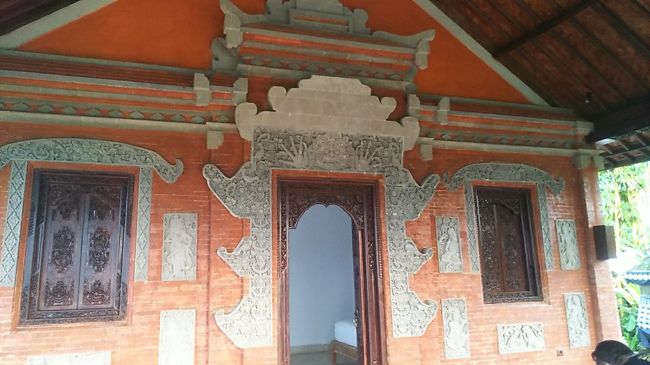 こちらのヴィラはトラディショナルな外観を残して内部だけ改装したそう