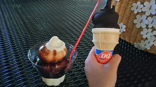 （6日目その2からのつづきです）<br /><br />シドゥメン村からデンパサールへ移動しました～けっこう疲れました。<br />18時くらいにパタル･キキアンを出て、このショッピングセンターでアイスを食べたのが20時ごろ。ずっと車に乗ってたのでアイスでひと息ついてからお買いものしました。<br />買ったものは調味料とかお菓子とか…ちょっとした民芸品とか、本も買いました。<br /><br />アイス食べながら「旅行終わっちゃうね～。。楽しかったねぇ。。」としみじみする私たち。