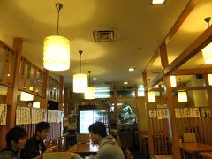 Tamaと合流。
そのあと、Tamaの友人で三重に住んでいる韓国人のchoさん(仮名)と
会います。

そして駅に隣接しているエスカの地下街にある、なごやめん処　やぶ福で
最初の乾杯！

(10:34)