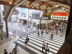 歩き回ってクタクタに。
ちょっと休憩。

ワイン渡辺。 大須別店。

(16:08)