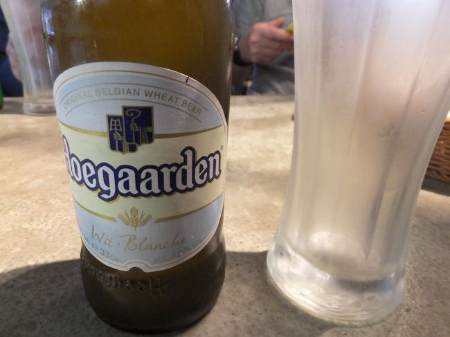 ヒューガルデンホワイト！<br />ワインの店ですが.....<br /><br />(16:17)