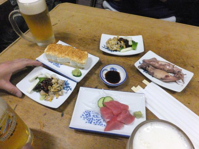 そしてこの呑み屋。<br />「大甚 本店 （だいじん）」<br />地下鉄伏見駅７番出口の真ん前にあります。<br /><br />とても渋い呑み屋です。<br /><br />https://tabelog.com/aichi/A2301/A230102/23000102/<br /><br />(18:21)