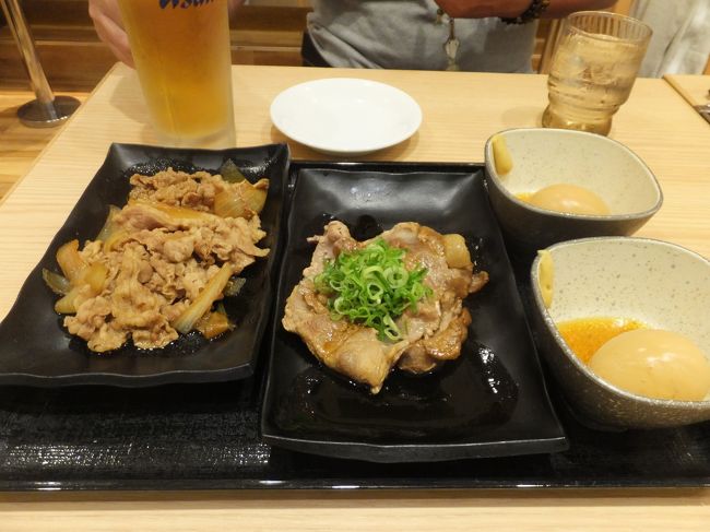 つまみは、牛皿と牛カルビと煮卵。