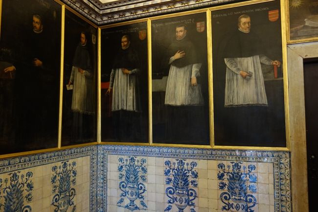 歴代の学長たちでしょうか。