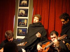 旧市街にあるファドを聞かせるスタジオ。コインブラのファドは、男子学生が歌う恋の歌なのだそうです。