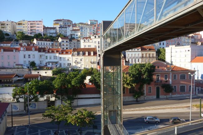 コインブラは坂の町。エレベーターで一気に標高を稼ぐことも。