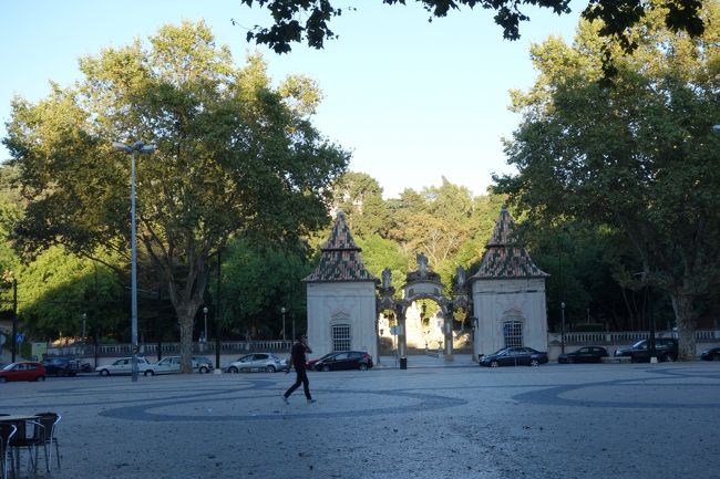 レプブリカ広場の奥にある公園の入り口