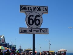 　サンタモニカピアに来ました。お約束のルート66の終点で記念撮影。
