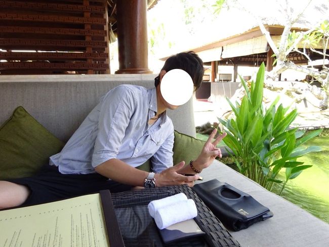 このレストランは全て吹き抜けです。<br />席は靴を脱ぐタイプの席で、ゆっくり出来ます。<br />2～3組しか居ませんでしたね～