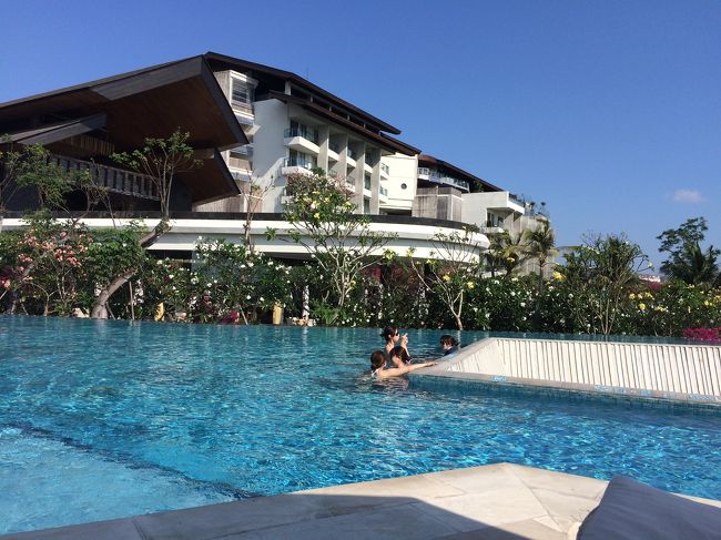 こちらからはロビーと客室が見えます。