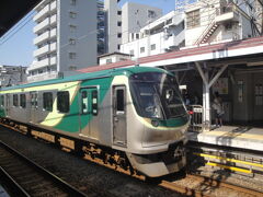 東急７０００系
　池上線　ワンマン運転
　＜洗足池駅＞