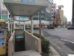 昼食を食べに行きます。