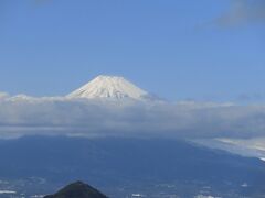 足湯に浸かりながら見る富士山。