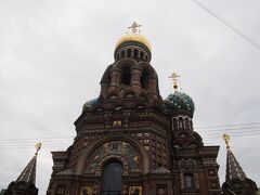 装飾が綺麗。メトロの駅から歩いて、これが見えた時は感動でした。