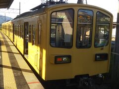 貴生川からはホームの反対側に停まっていた黄色い電車に乗り換えて折り返します。