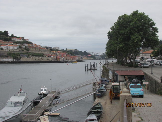 この両岸の段丘に沿って町が発展してきた。