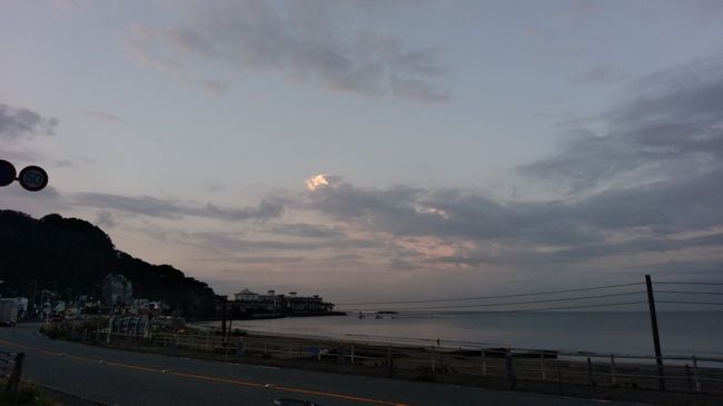 夕日が素敵だと噂の場所にきたけど、曇っています。。