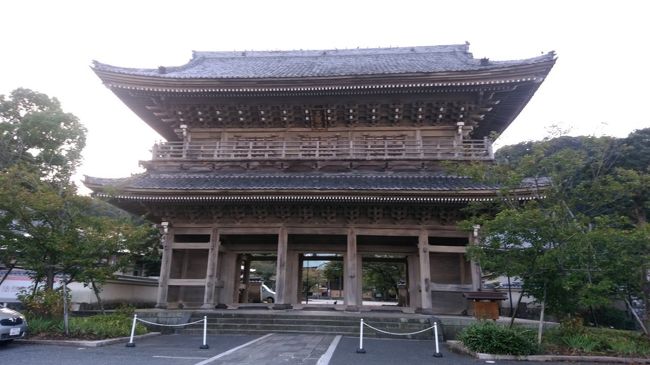 大きな山門です。