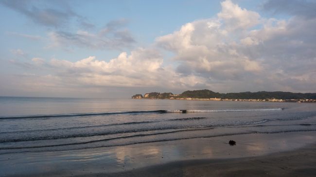 遠くに見えてるのが<br /><br />江の島？？