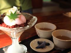 8：40　出雲大社正門前ご縁横丁/出雲ぜんざい餅 大社店

神在月なのでぜんざいを食べよう。
ぜんざい発祥の地 出雲では塩こぶではなくお漬物がつくらしい。
冷たい善哉はコーヒーゼリー入り！

スペシャルぜんざい　700円

この後、鳥取へ移動。