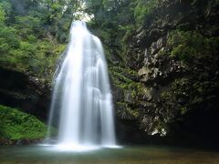 9：50　龍頭ヶ滝（りゅうずがたき）

雄滝と雌滝の2つの滝が有り、裏見の滝は「雄滝」
「日本の滝百選」
ここも前日の雨で水量が多かった。
これ以上多いと裏には入れそうもないのでギリギリセーフってとこかな。


駐車場　無料