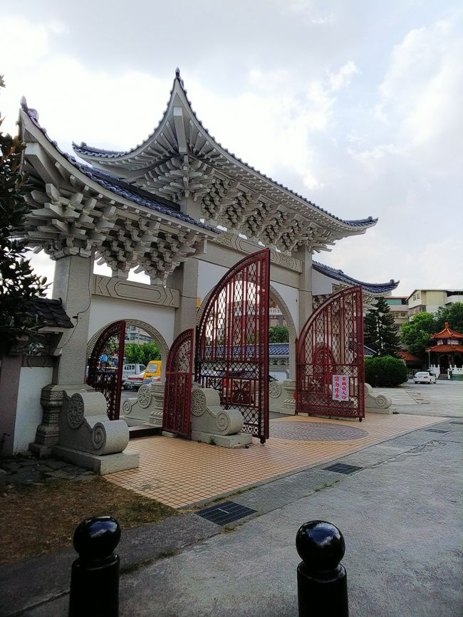 お腹いっぱいになったので、またしてもタクシーで、宝覚禅寺に移動。<br />だって暑いんだもん！(^_^;)　予報では、曇り一時雨で　気温は30度予想。しかーし！晴れ親子のパワーで、日傘が必要なお天気＆気温もがんがんアップ！