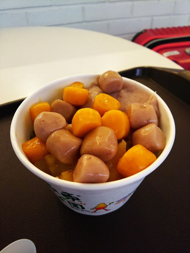 2種類の芋園とタロ芋餡を選択。期待通りＱＱ（モチモチ）で美味しい！！！＼(^o^)／<br />優しい甘さに疲れた体も癒やされます♡