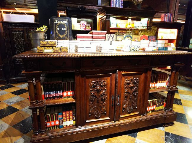 コチラは、重厚な雰囲気。