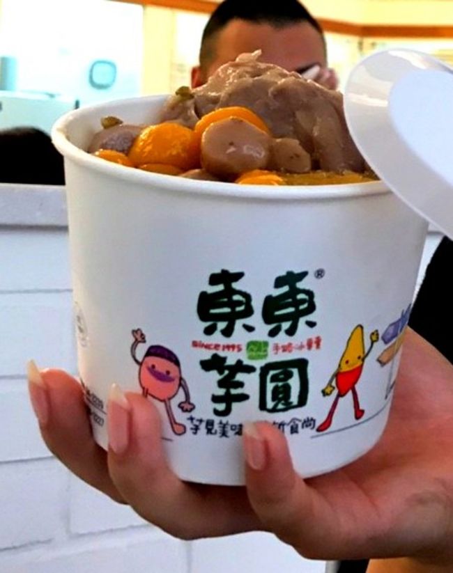 と、ここで芋園屋さん発見！お客さんもそれなりに入っているので期待大！娘に確認すると、胃袋にはまだ余裕ありと…(￣ー￣)ﾆﾔﾘ　芋園食べていこー♪