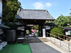 ブンブク茶釜の茂林寺に到着です。