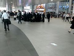 新横浜に到着。
学生が多いですね。